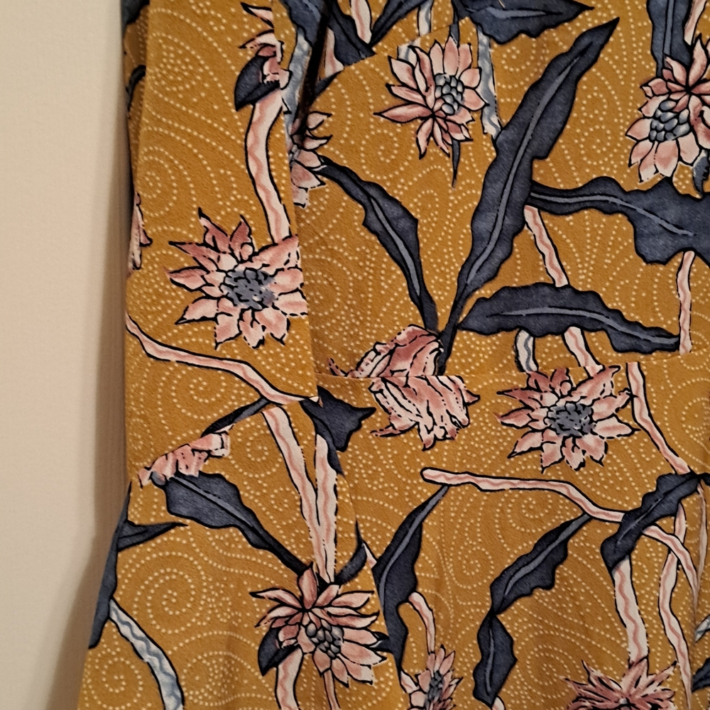 Medium Size 8 Floral Boohoo Dress GUC - Picture 3 of 6